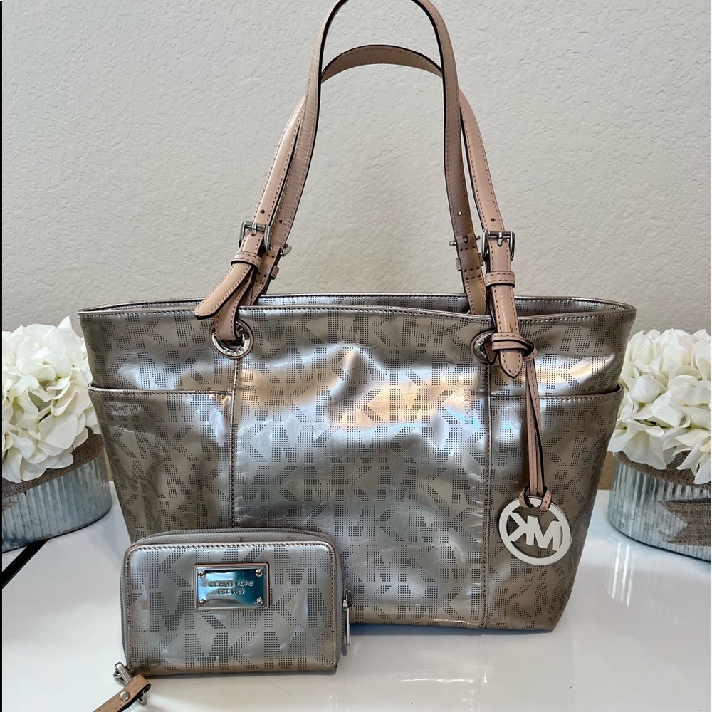 Silver Michael Kors handbag and small wallet.